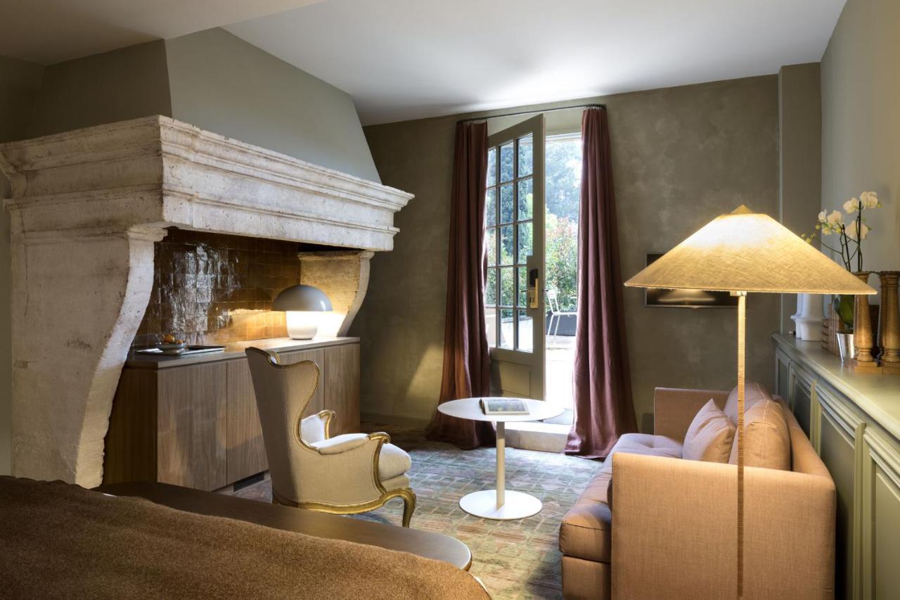 Baumaniere - Les Baux De Provence Hotell Exteriör bild